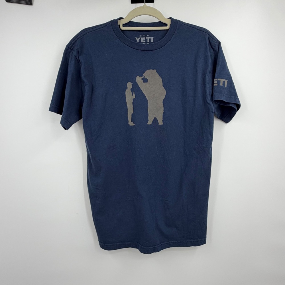 YETI Mens Navy Blue Graphic T-Shirt Man and Bear Drinking Logo Size Medium